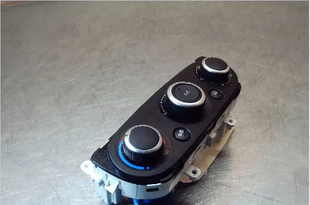 Commande de chauffage RENAULT CLIO IV  1.5 DCI 75ch occasion — photo 2