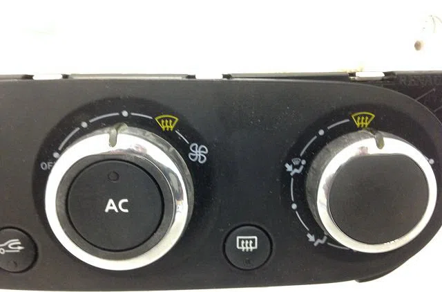 Commande de chauffage RENAULT CLIO IV 2014 occasion — photo 2