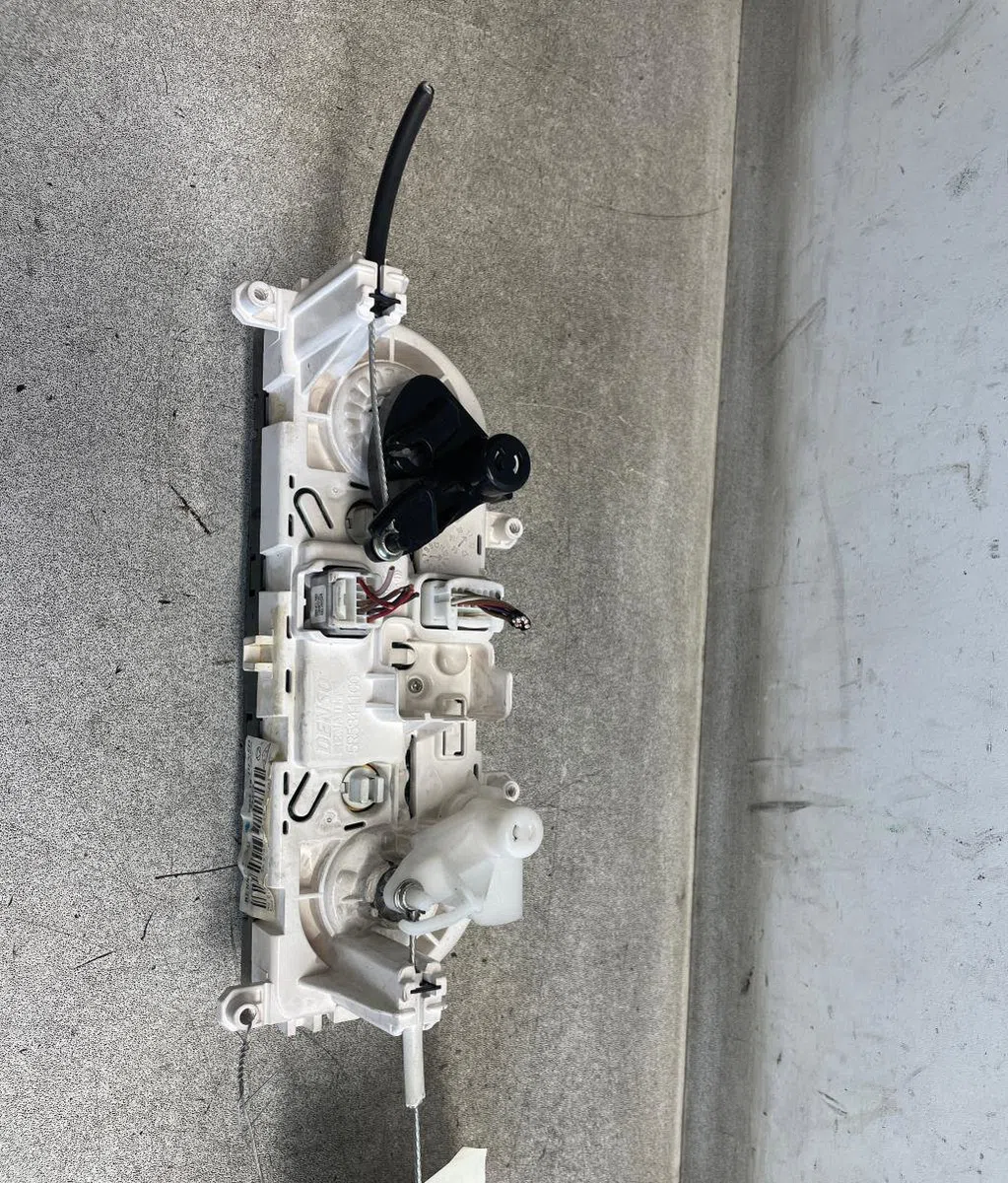 Commande de chauffage Renault CLIO IV (BH_) 1.5 dci 75 (2012) 5 portes occasion — photo 2