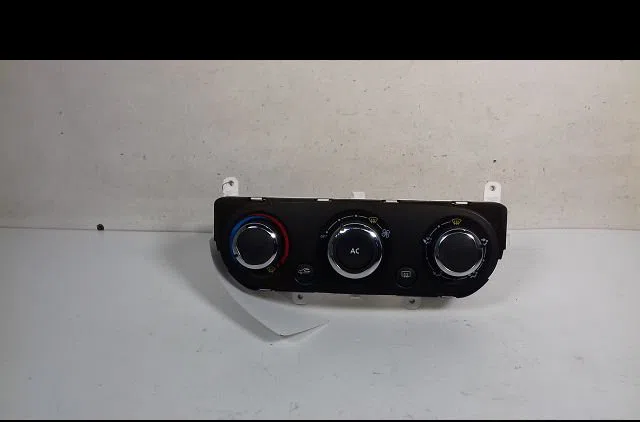 Commande de chauffage Renault CLIO IV (BH_) 1.5 dci 75 (2012) 5 portes occasion
