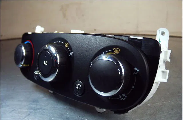 Commande de chauffage Renault CLIO IV (BH_) 1.5 dci 90 (2012) 5 portes occasion — photo 2