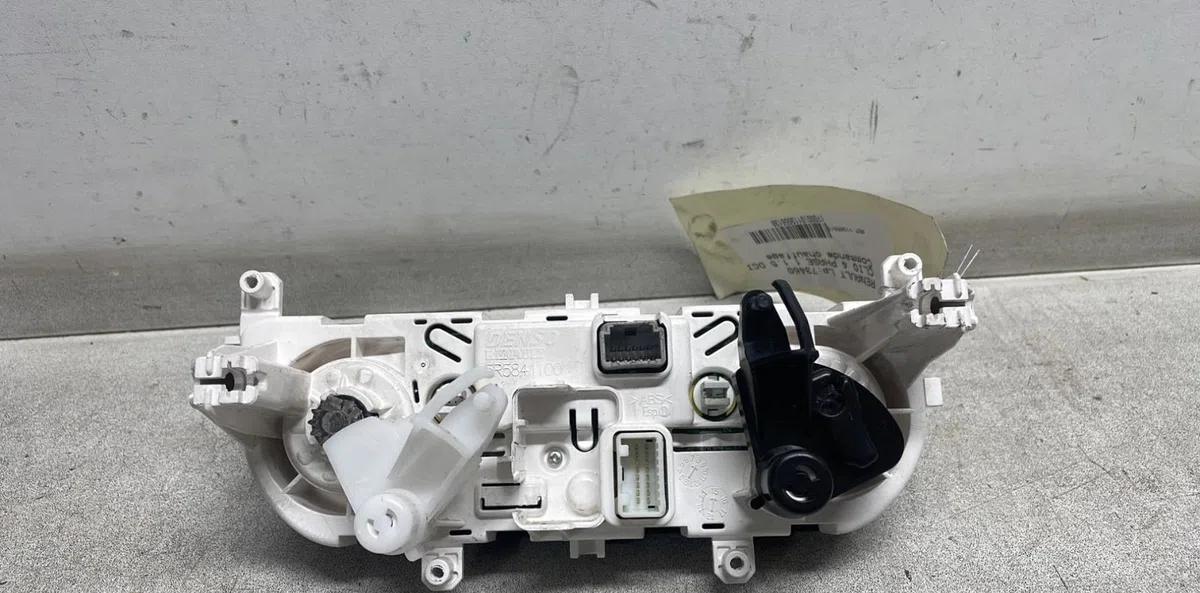 Commande de chauffage Renault CLIO IV (BH_) 1.5 dci 90 (2012) 5 portes occasion — photo 2