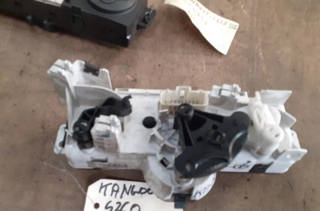 Commande de chauffage Renault KANGOO Express (FW0-1_) 1.5 dci 85 (fw0k, fw0l, fw0b) (2008) occasion — photo 2