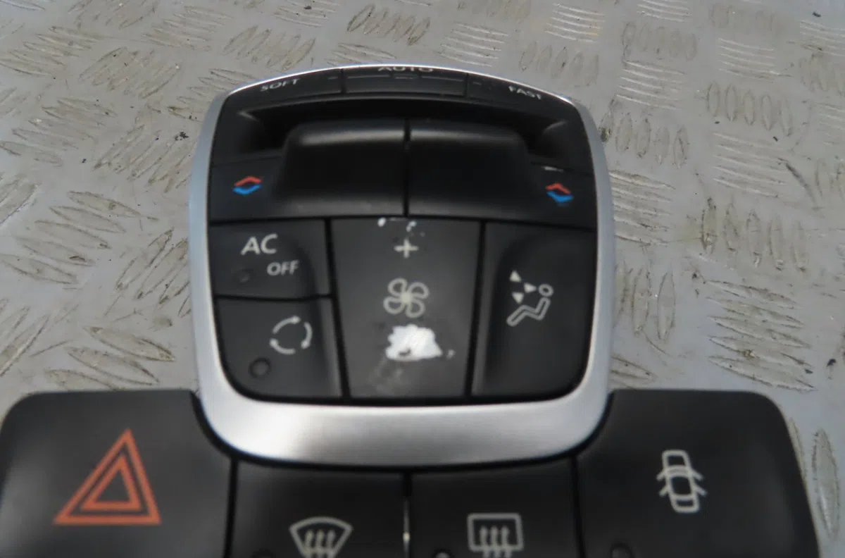 Commande de chauffage RENAULT LAGUNA 2009 occasion — photo 2