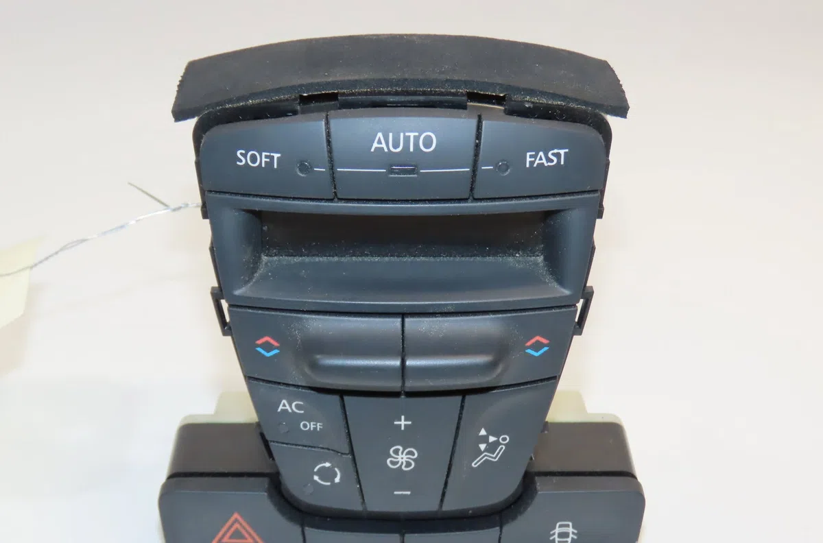 Commande de chauffage Renault LAGUNA III (BT0-1) 2.0 dci (bt07, bt0j, bt14, bt1a, bt1s) (2007-2015) 5 portes occasion