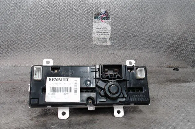 Commande de chauffage Renault MASTER III Camionnette (FV) 2.3 dci 100 fwd (fv0a, fv0b, fv0g, fv0k, fv0h) (2010) occasion