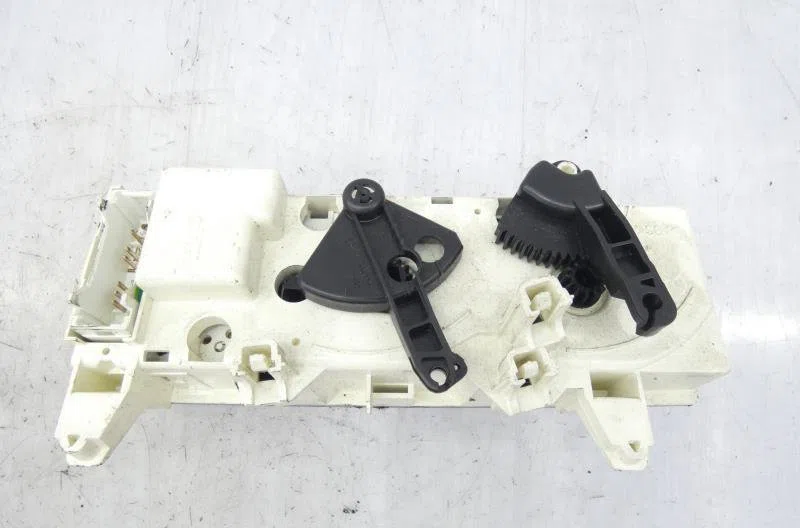 Commande de chauffage RENAULT MEGANE 1 PHASE 2 COUPE occasion — photo 2