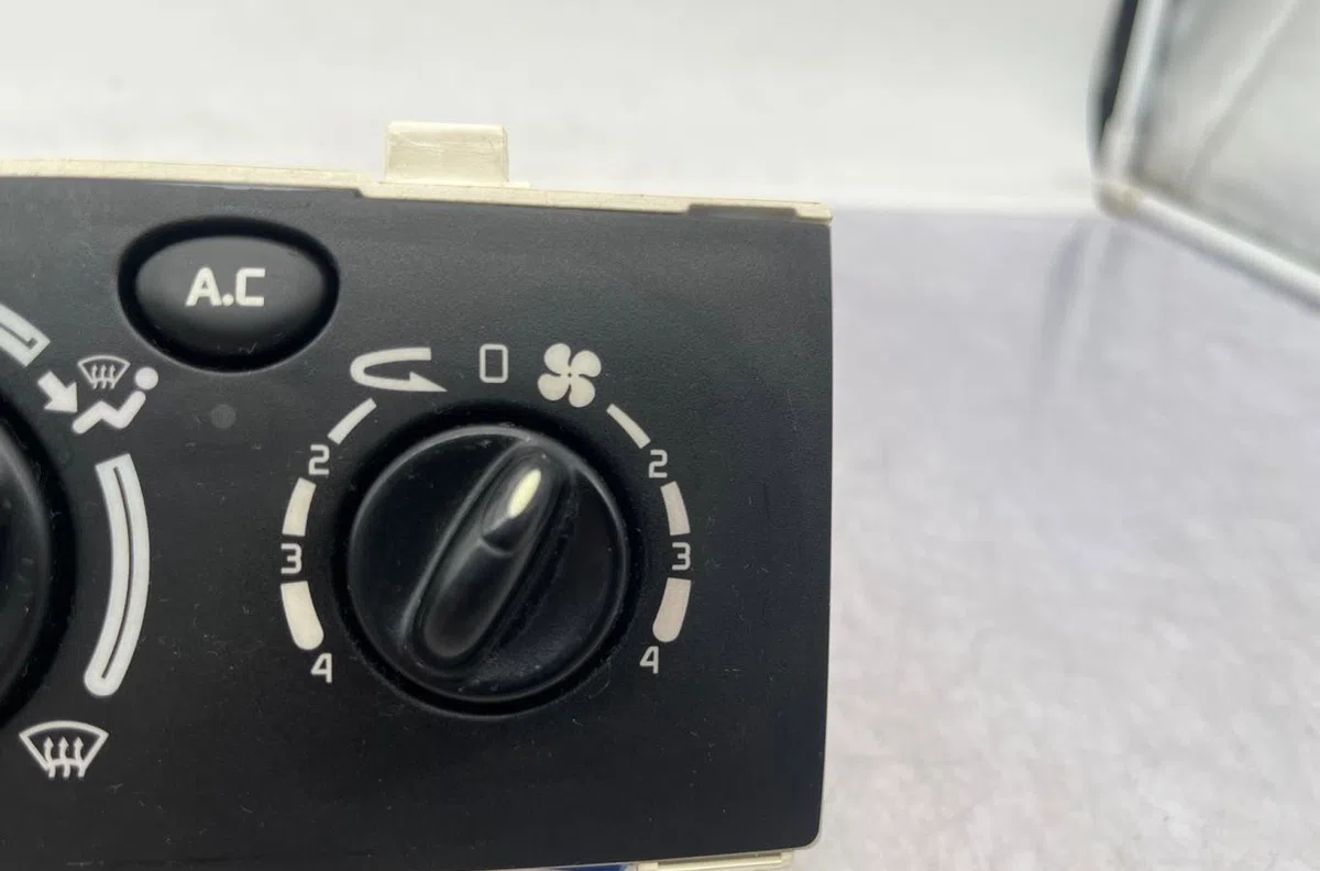 Commande de chauffage RENAULT MEGANE 1 PHASE 2 occasion — photo 2