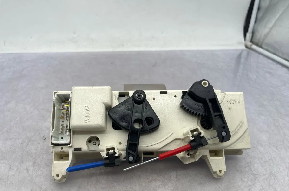 Commande de chauffage RENAULT MEGANE 1 PHASE 2 occasion — photo 3