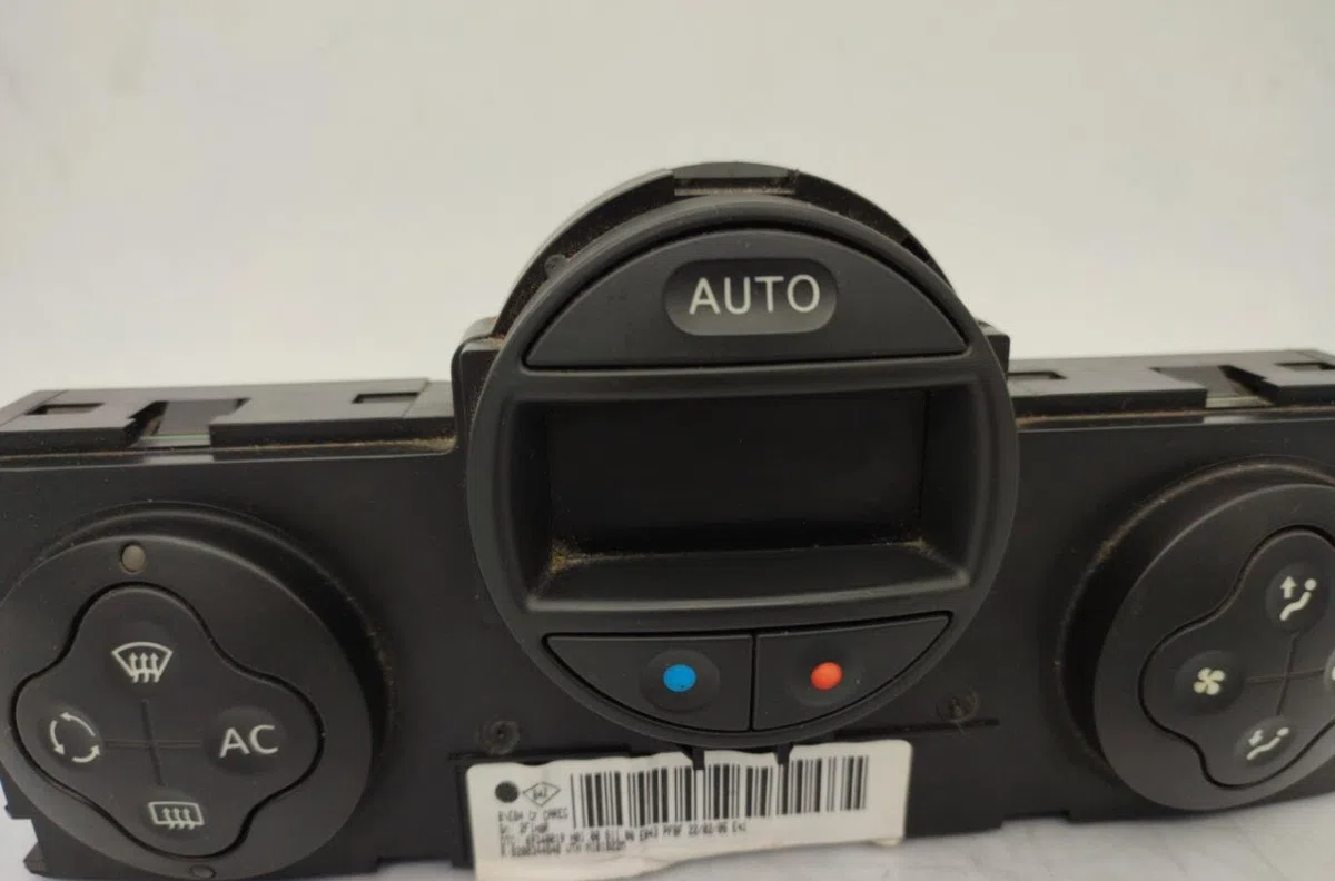 Commande de chauffage RENAULT MEGANE 2 PHASE 1 BREAK occasion — photo 3