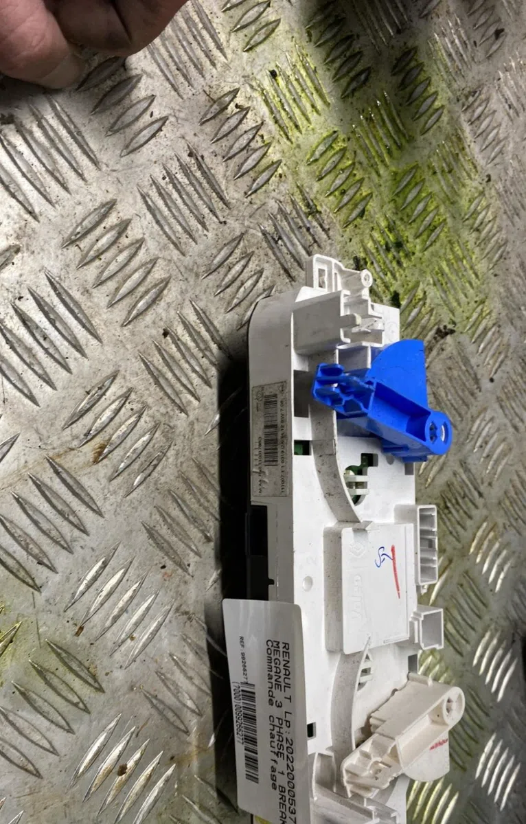 Commande de chauffage RENAULT MEGANE 3 PHASE 1 BREAK occasion — photo 2