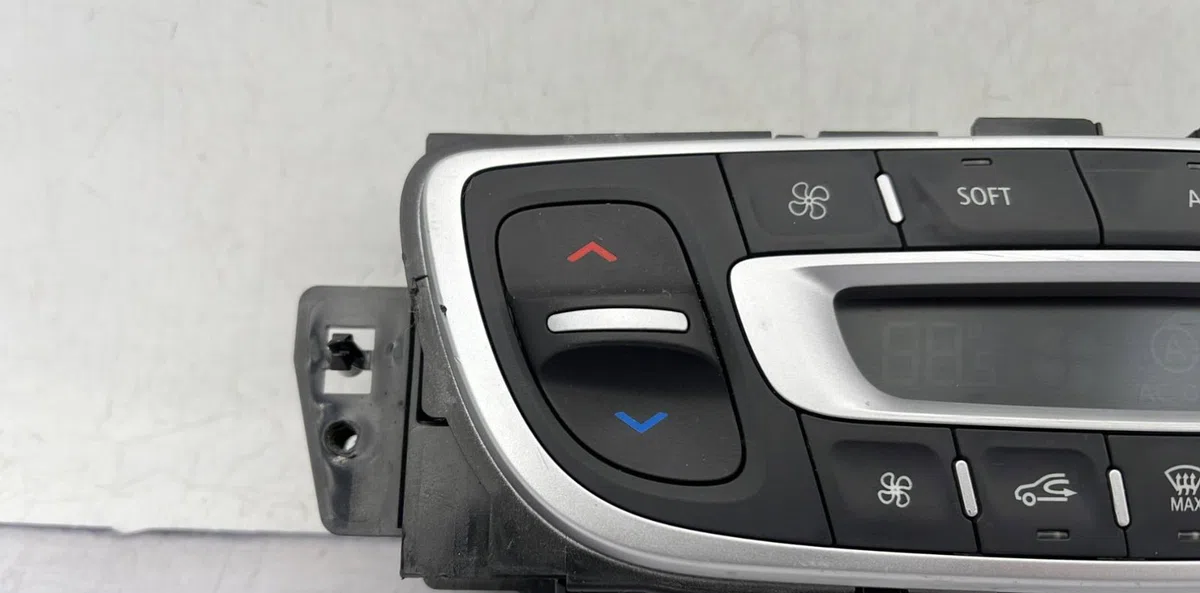 Commande de chauffage RENAULT MEGANE 3 PHASE 1 occasion — photo 2