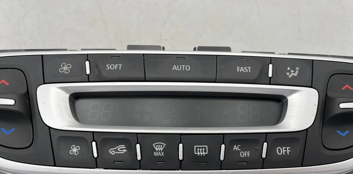 Commande de chauffage RENAULT MEGANE 3 PHASE 1 occasion — photo 3