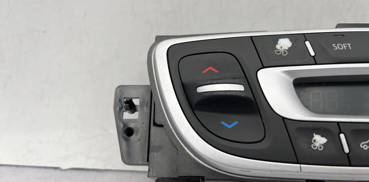 Commande de chauffage RENAULT MEGANE 3 PHASE 3 occasion — photo 2