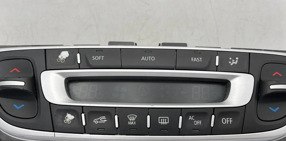 Commande de chauffage RENAULT MEGANE 3 PHASE 3 occasion — photo 3
