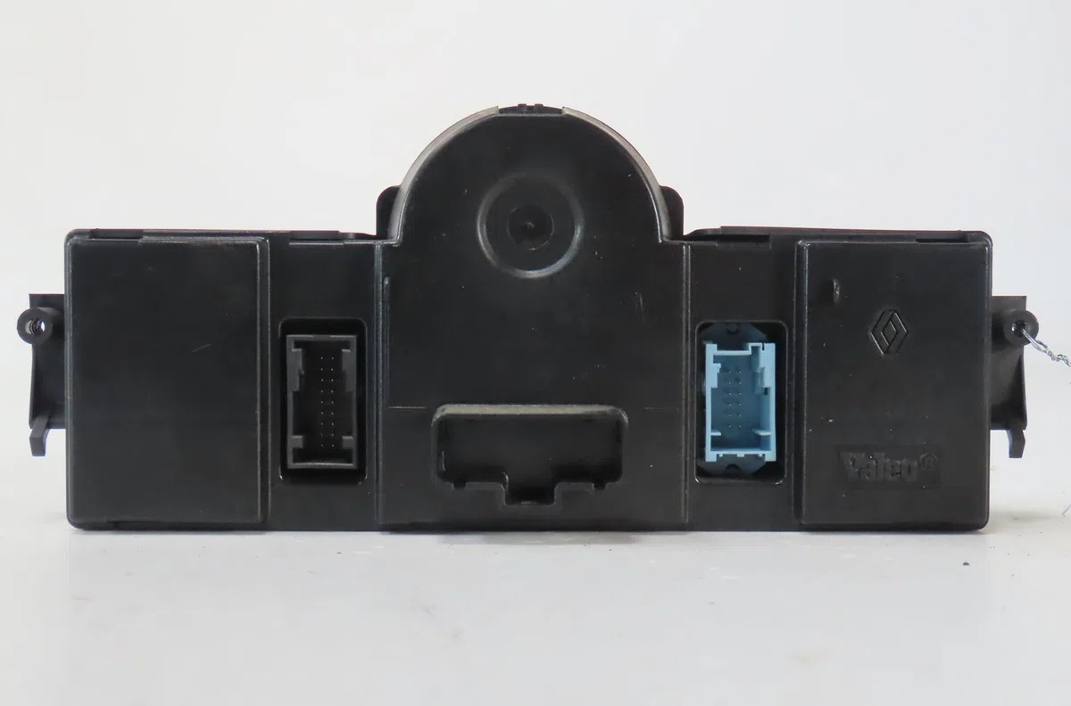 Commande de chauffage Renault MEGANE II A trois volumes (LM0-1_) 1.6 (2003) 4 portes occasion — photo 4