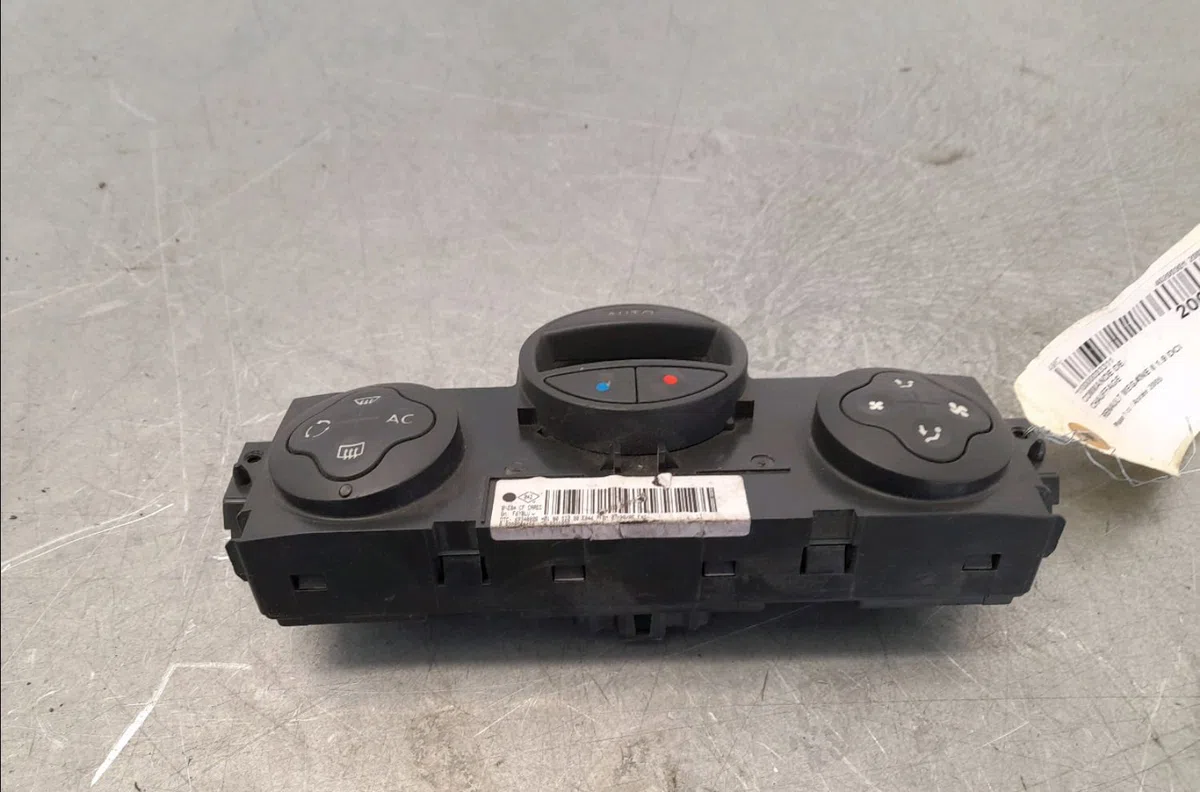 Commande de chauffage Renault MEGANE II (BM0-1_, CM0-1_) 1.9 dci (bm0g, cm0g) (2002-2008) 5 portes occasion — photo 2