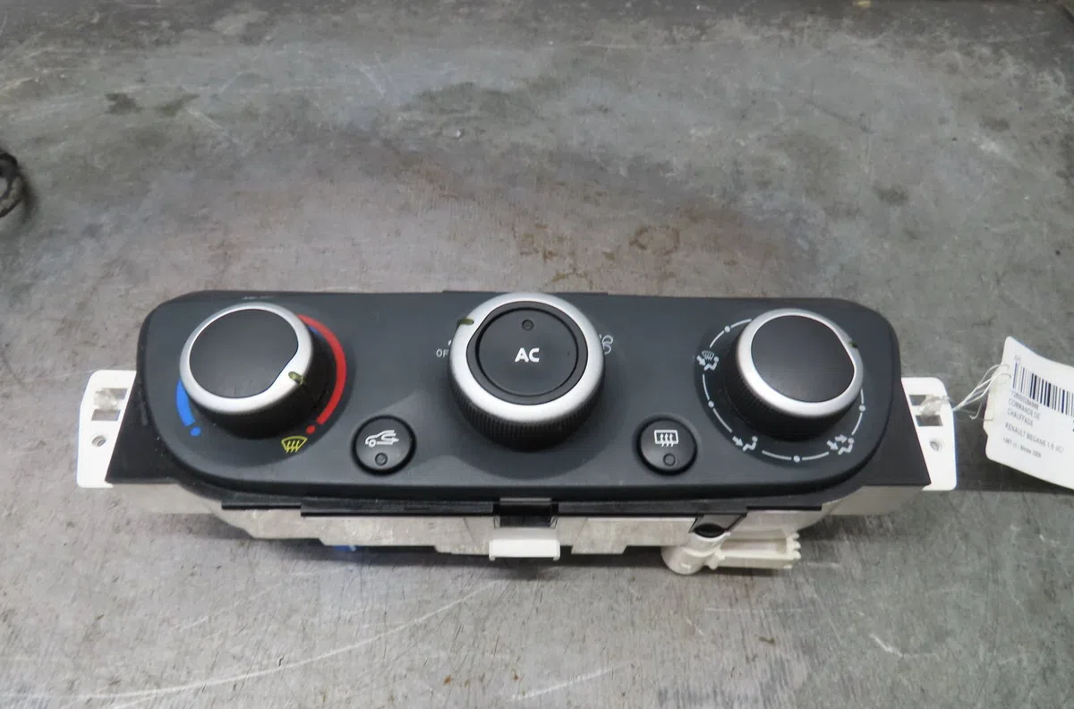 Commande de chauffage Renault MEGANE III 3-5 portes (BZ0-1_, B3_) 1.5 dci (2009) 5 portes occasion