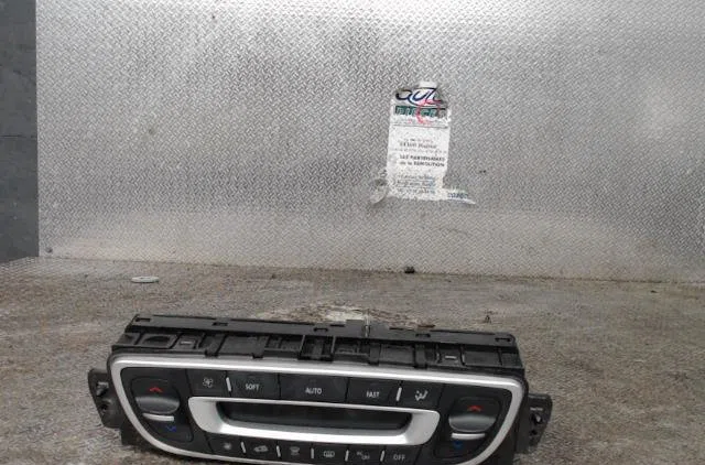 Commande de chauffage Renault MEGANE III 3-5 portes (BZ0-1_, B3_) 1.5 dci (2009) occasion — photo 2