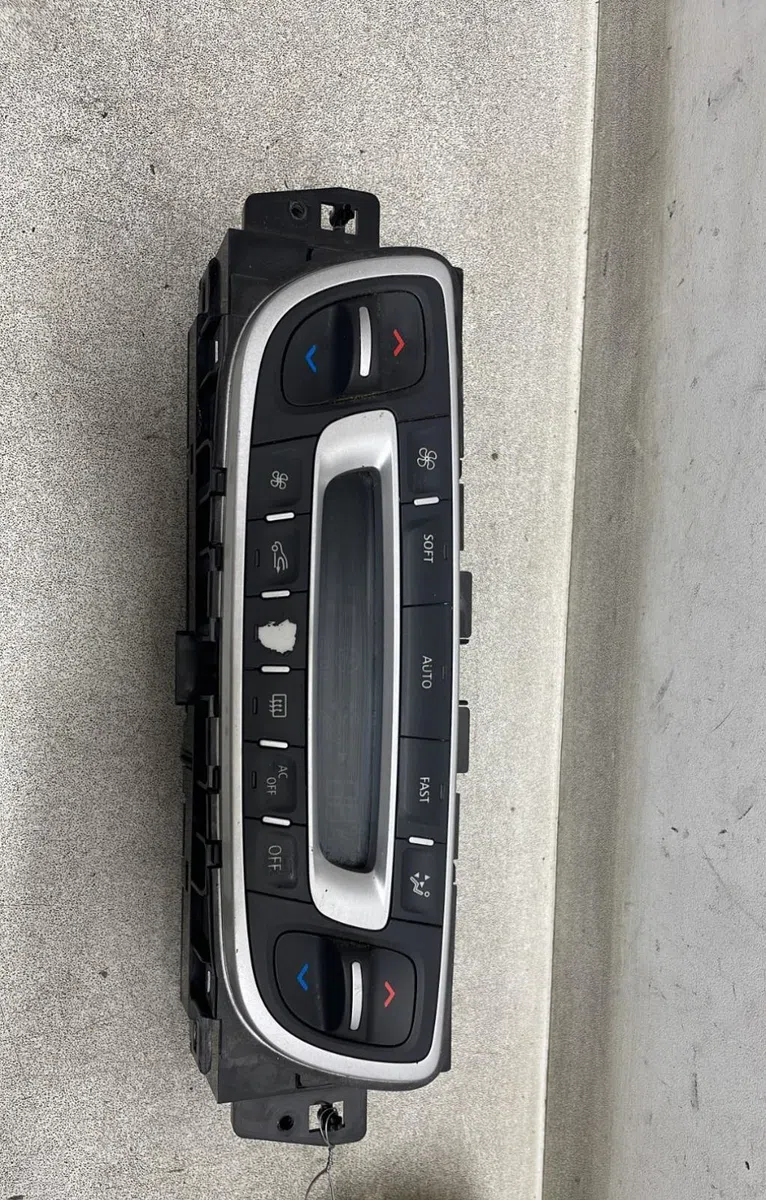 Commande de chauffage Renault MEGANE III 3-5 portes (BZ0-1_, B3_) 1.5 dci (bz09, bz0d, bz1w, bz29, bz14) (2009) 5 portes