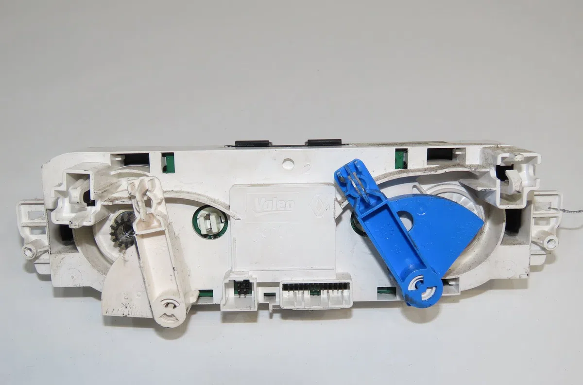 Commande de chauffage Renault MEGANE III 3-5 portes (BZ0-1_, B3_) 1.5 dci (bz0c) (2008-2015) 5 portes occasion — photo 2