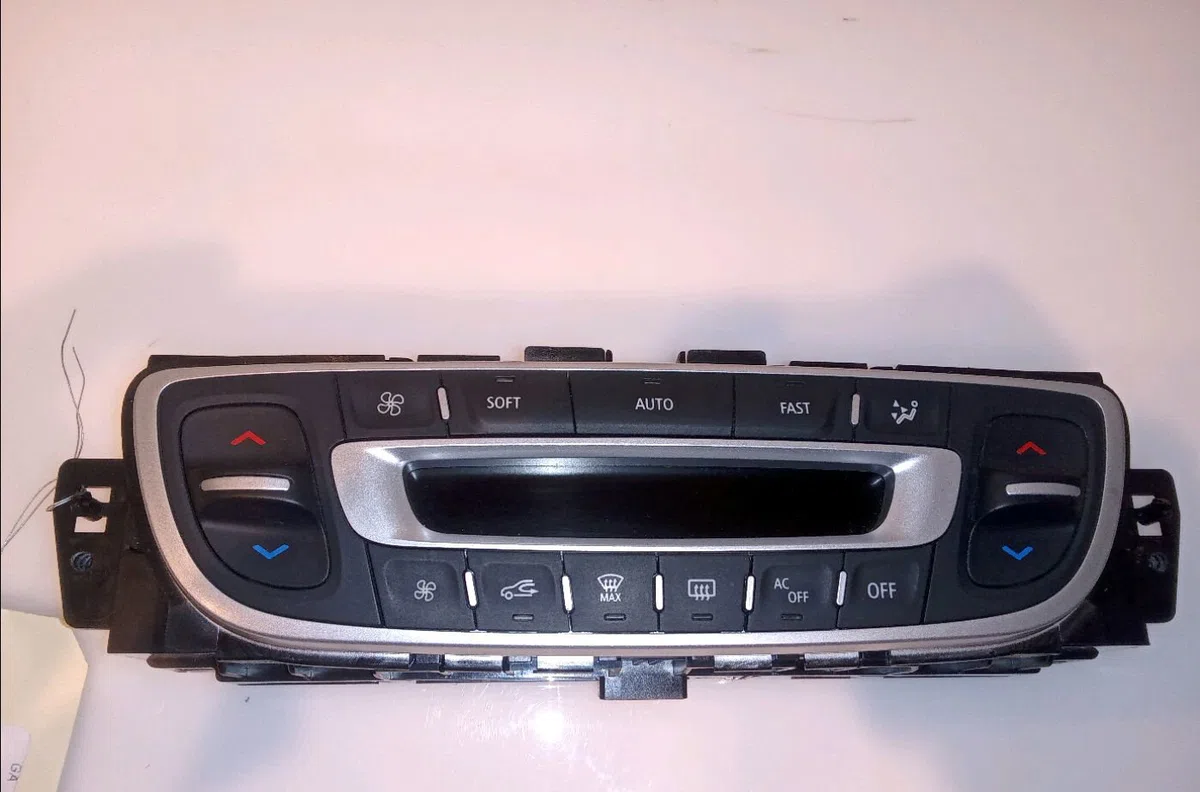 Commande de chauffage Renault MEGANE III 3-5 portes (BZ0-1_, B3_) 1.9 dci (bz0n, bz0j) (2008) occasion