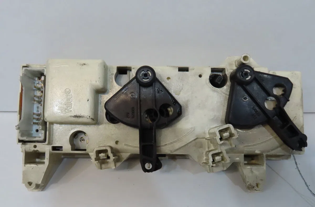 Commande de chauffage Renault MEGANE Scenic (JA0-1_) 1.9 dti (ja0n) (1997-1999) occasion — photo 2