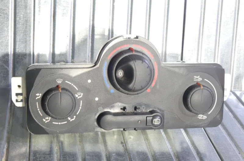 Commande de chauffage RENAULT MODUS PHASE 1 occasion — photo 3