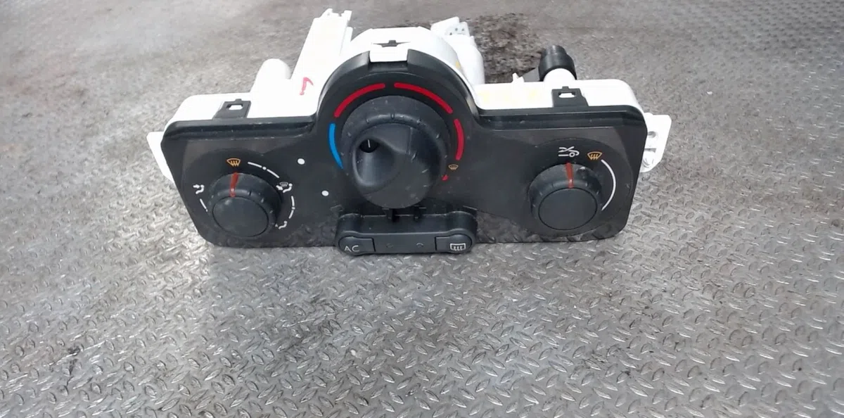 Commande de chauffage RENAULT MODUS PHASE 2 occasion — photo 2