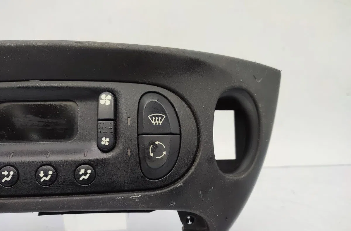 Commande de chauffage RENAULT SCENIC 1 PHASE 2 occasion — photo 3