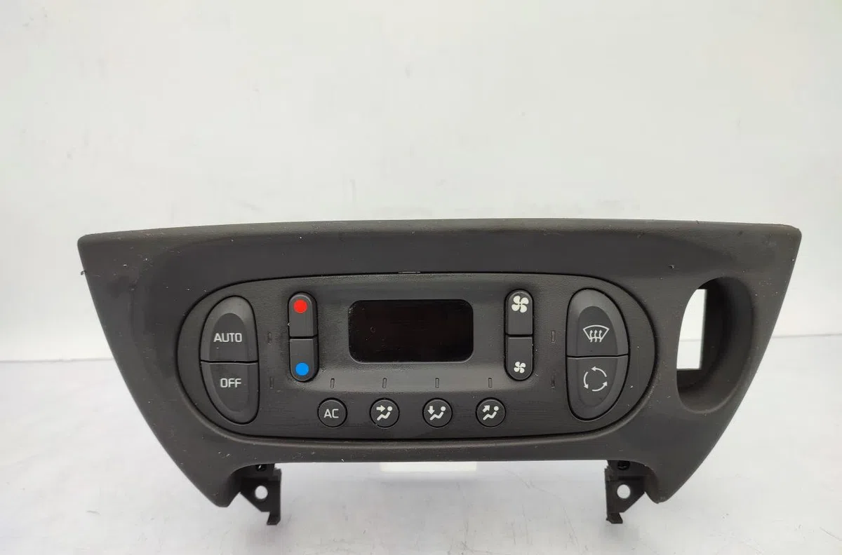 Commande de chauffage RENAULT SCENIC 1 PHASE 2 occasion — photo 3