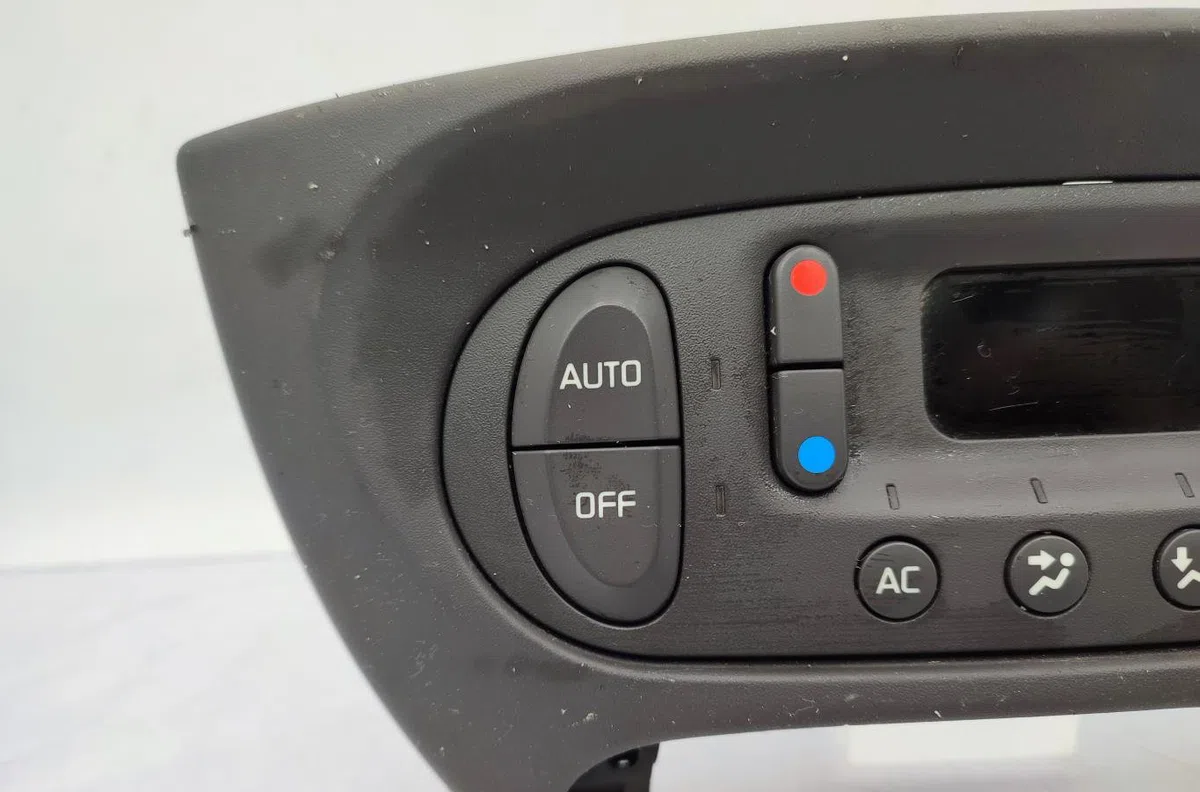 Commande de chauffage RENAULT SCENIC 1 PHASE 2 occasion — photo 4