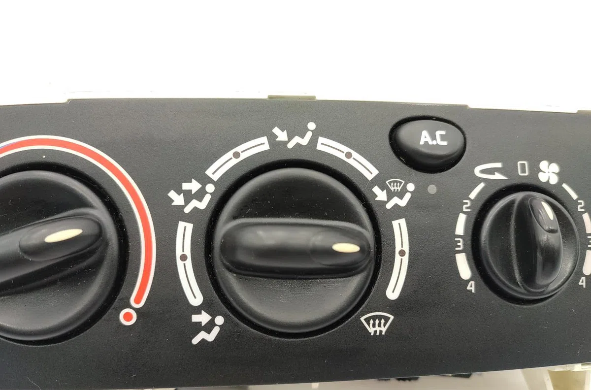 Commande de chauffage RENAULT SCENIC 1 PHASE 2 occasion — photo 3
