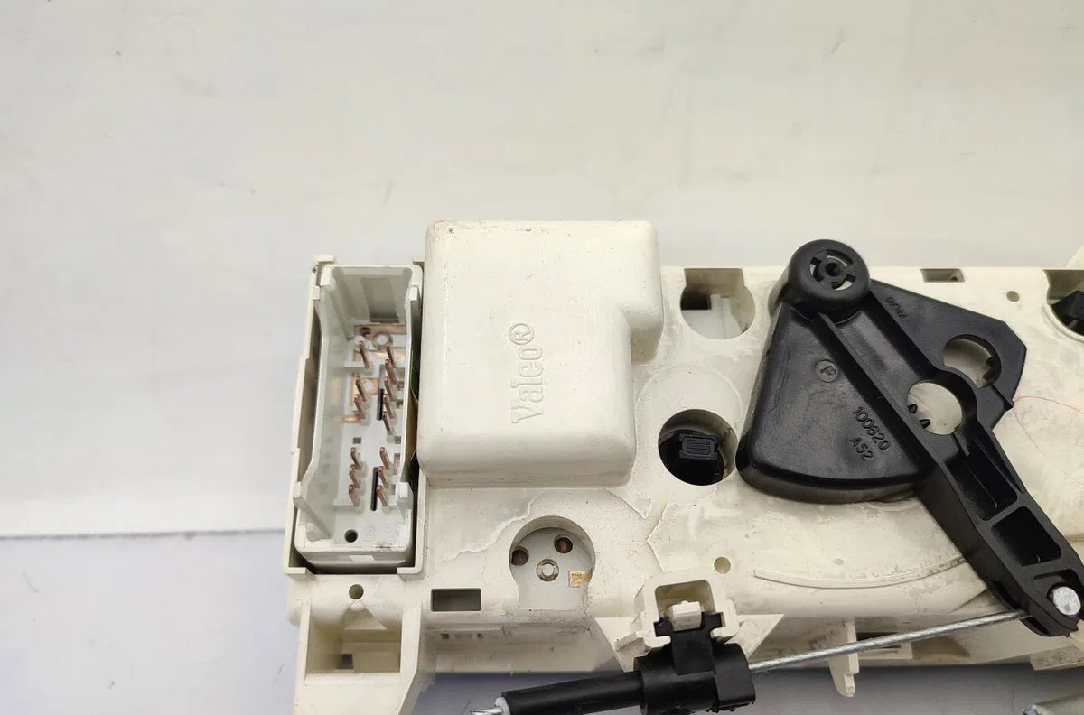 Commande de chauffage RENAULT SCENIC 1 PHASE 2 occasion — photo 4