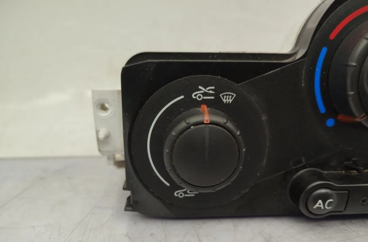Commande de chauffage RENAULT SCENIC 2 PHASE 2 occasion — photo 2