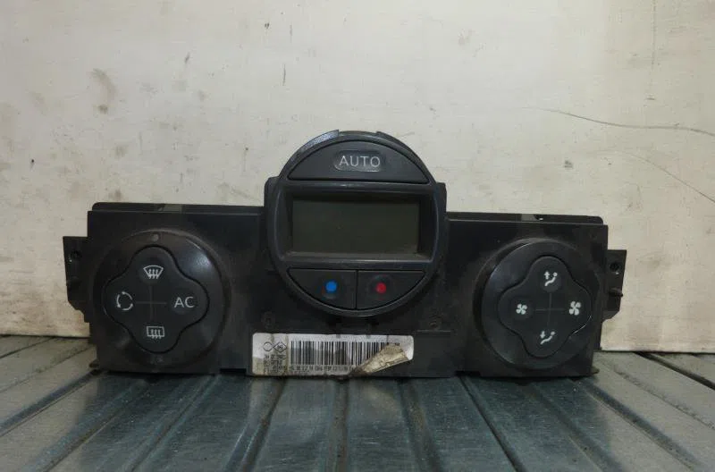 Commande de chauffage RENAULT SCENIC 2 PHASE 2 occasion — photo 2