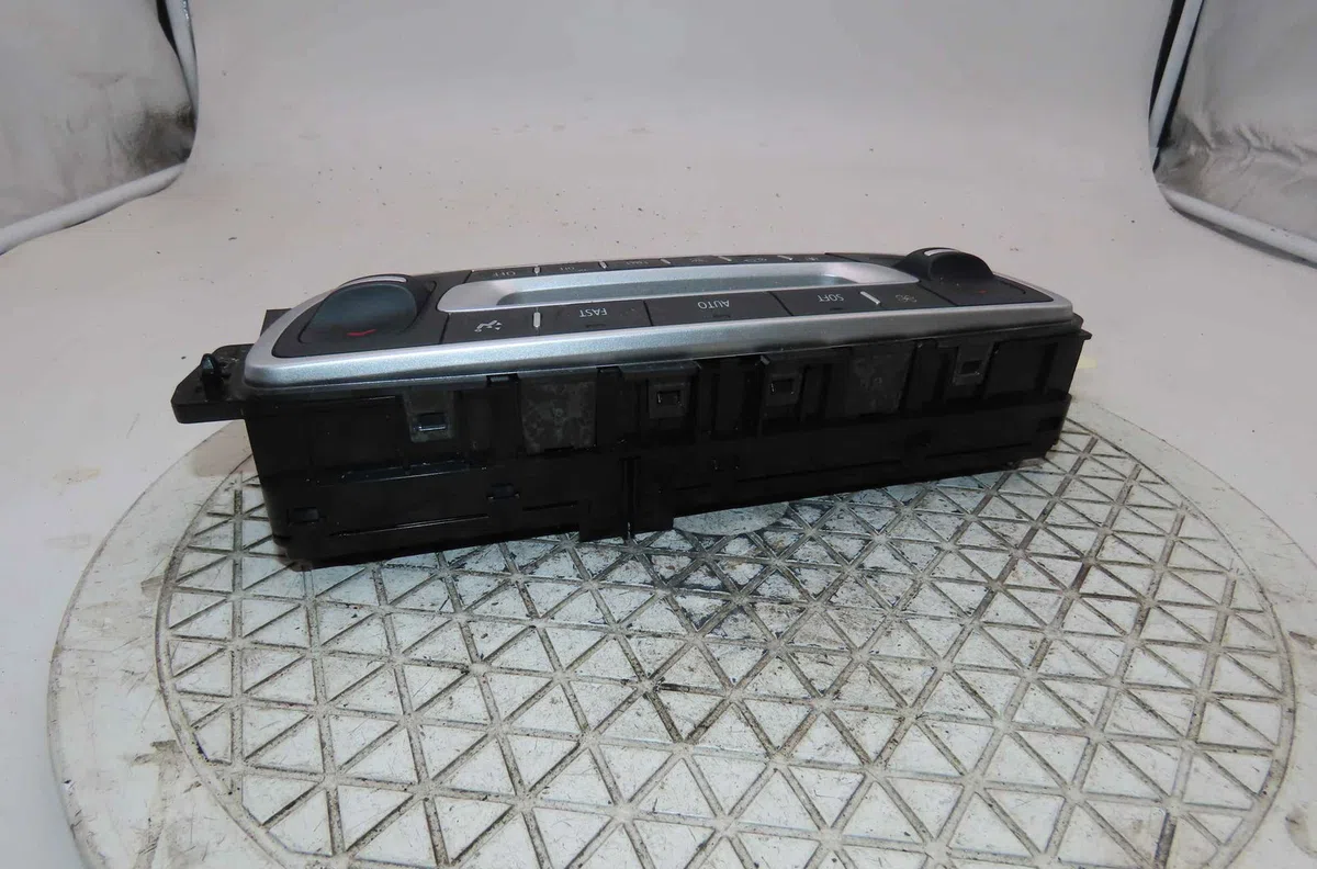Commande de chauffage RENAULT SCENIC III occasion — photo 2