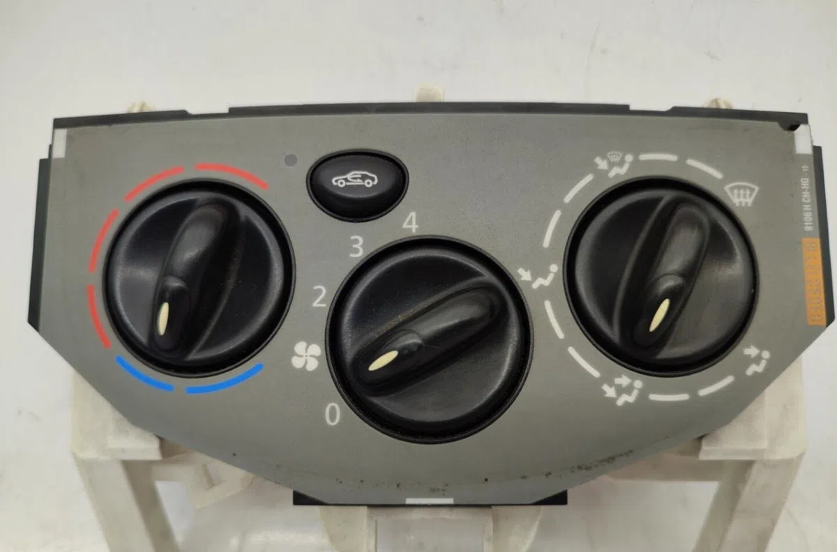 Commande de chauffage RENAULT TRAFIC 2 PHASE 1 occasion — photo 3