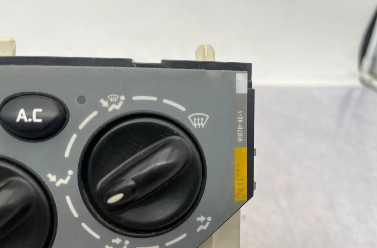 Commande de chauffage RENAULT TRAFIC 2 PHASE 2 occasion — photo 2