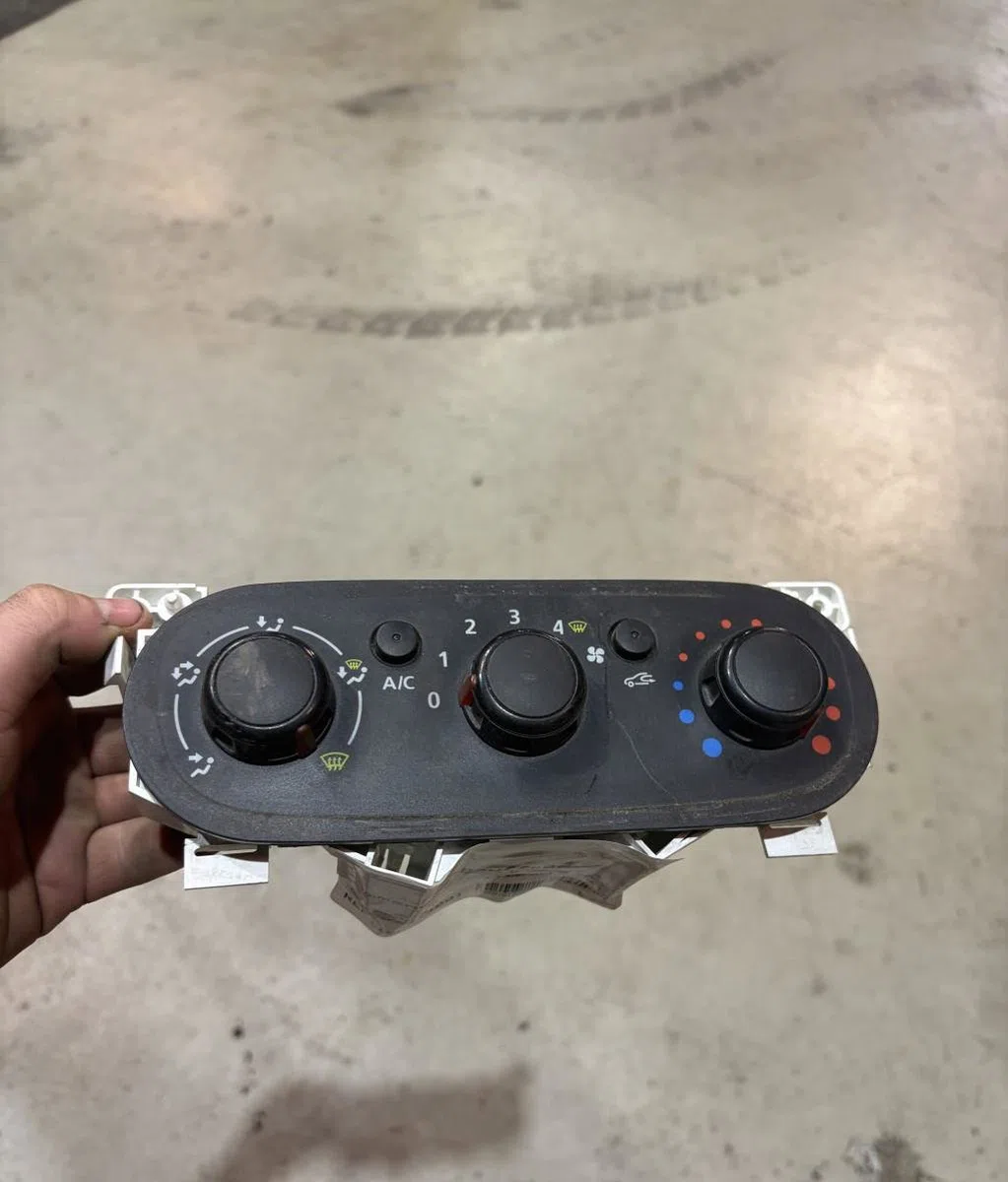 Commande de chauffage RENAULT TRAFIC 3 COURT PHASE 1 occasion — photo 3