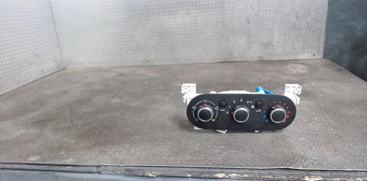 Commande de chauffage RENAULT TRAFIC 3 COURT PHASE 2 occasion — photo 2