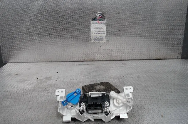 Commande de chauffage RENAULT TRAFIC 3 COURT  TRAFIC 3 COURT PHASE 1 occasion — photo 2