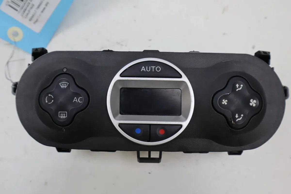 Commande de chauffage Renault TWINGO II (CN0_) 1.2 16v (cn04, cn0a, cn0b) (2007-2014) 3 portes occasion