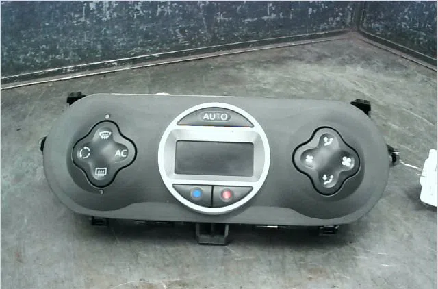 Commande de chauffage Renault TWINGO II (CN0_) 1.5 dci (cn0u) (2008-2014) 3 portes occasion — photo 4