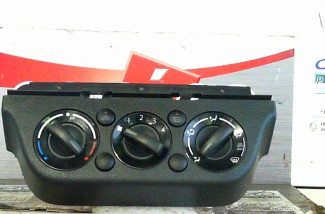 Commande de chauffage SUZUKI SWIFT 3  SWIFT 3 occasion — photo 2
