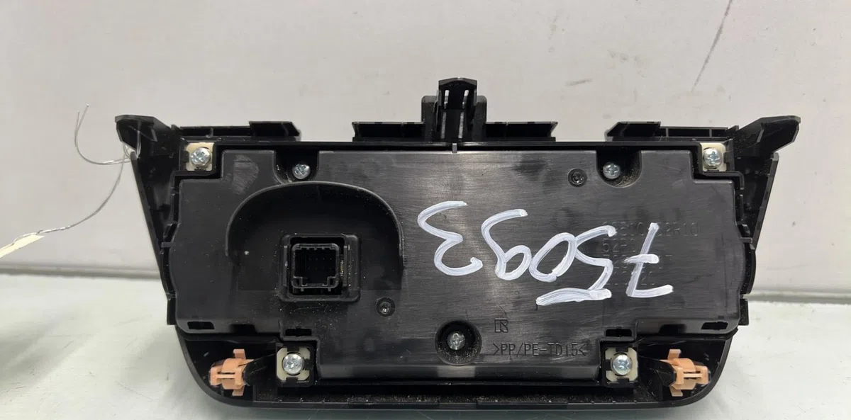 Commande de chauffage SUZUKI SWIFT 5 occasion — photo 2
