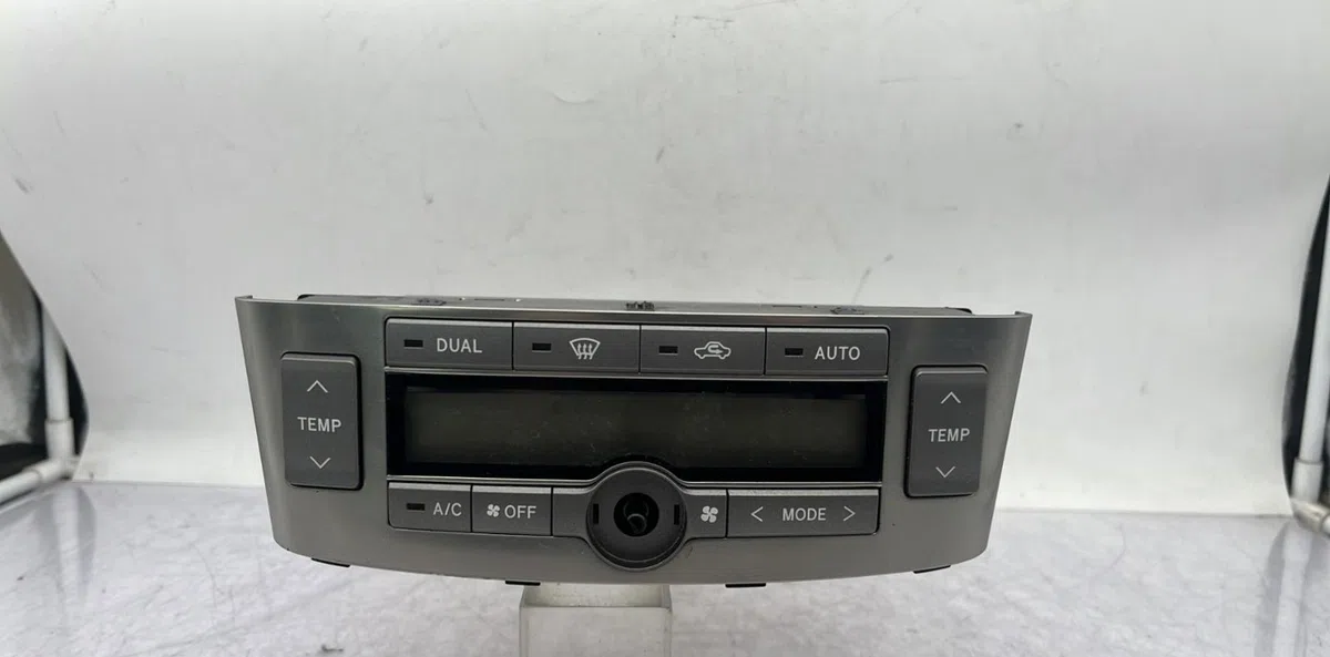 Commande de chauffage TOYOTA AVENSIS 2 PHASE 2 BREAK occasion — photo 2
