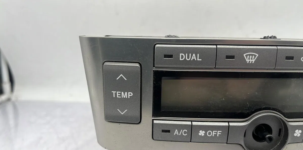 Commande de chauffage TOYOTA AVENSIS 2 PHASE 2 BREAK occasion — photo 4