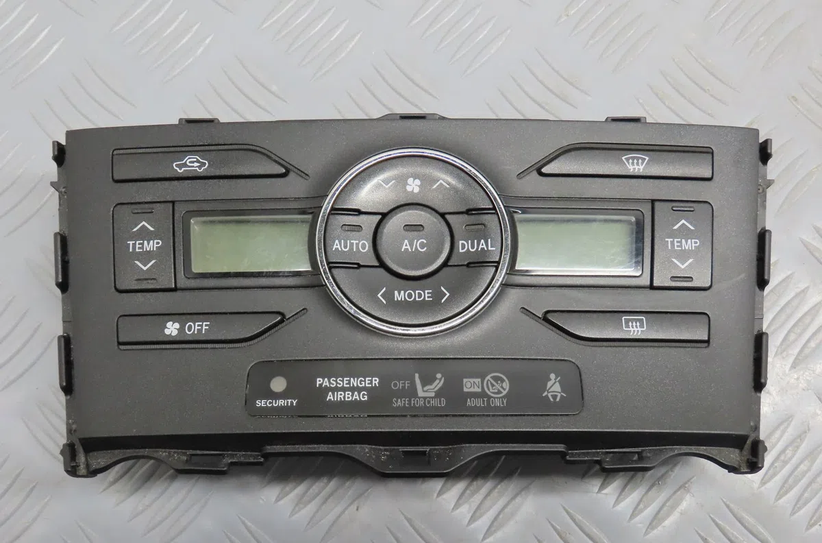 Commande de chauffage Toyota COROLLA A trois volumes (_E18_, ZRE1_) 1.4 d-4d (nde180_, nde170_) (2013-2018) occasion — photo 4