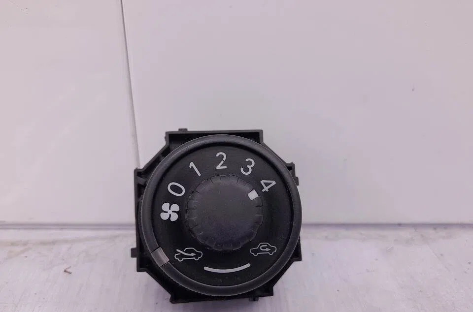 Commande de chauffage TOYOTA IQ occasion — photo 3